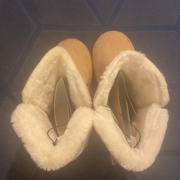 Bebe girls fuzzy boots - Picture 2 of 6